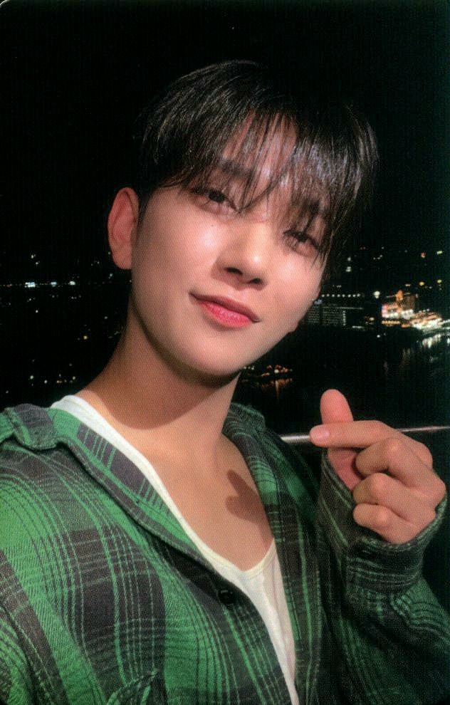 Joshua SEVENTEEN photocard from Photocard