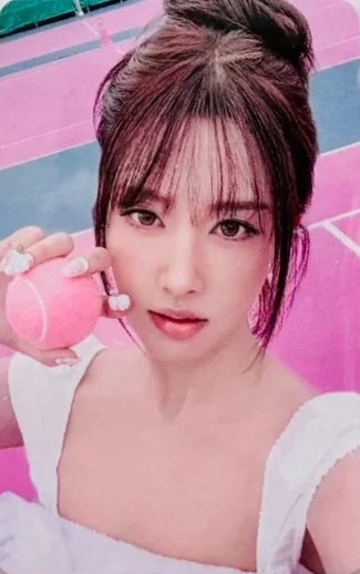 Yoon STAYC photocard from Online