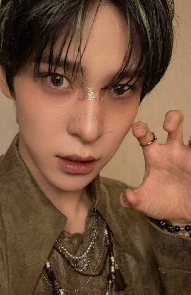 Yunho ATEEZ photocard from Photocard Z