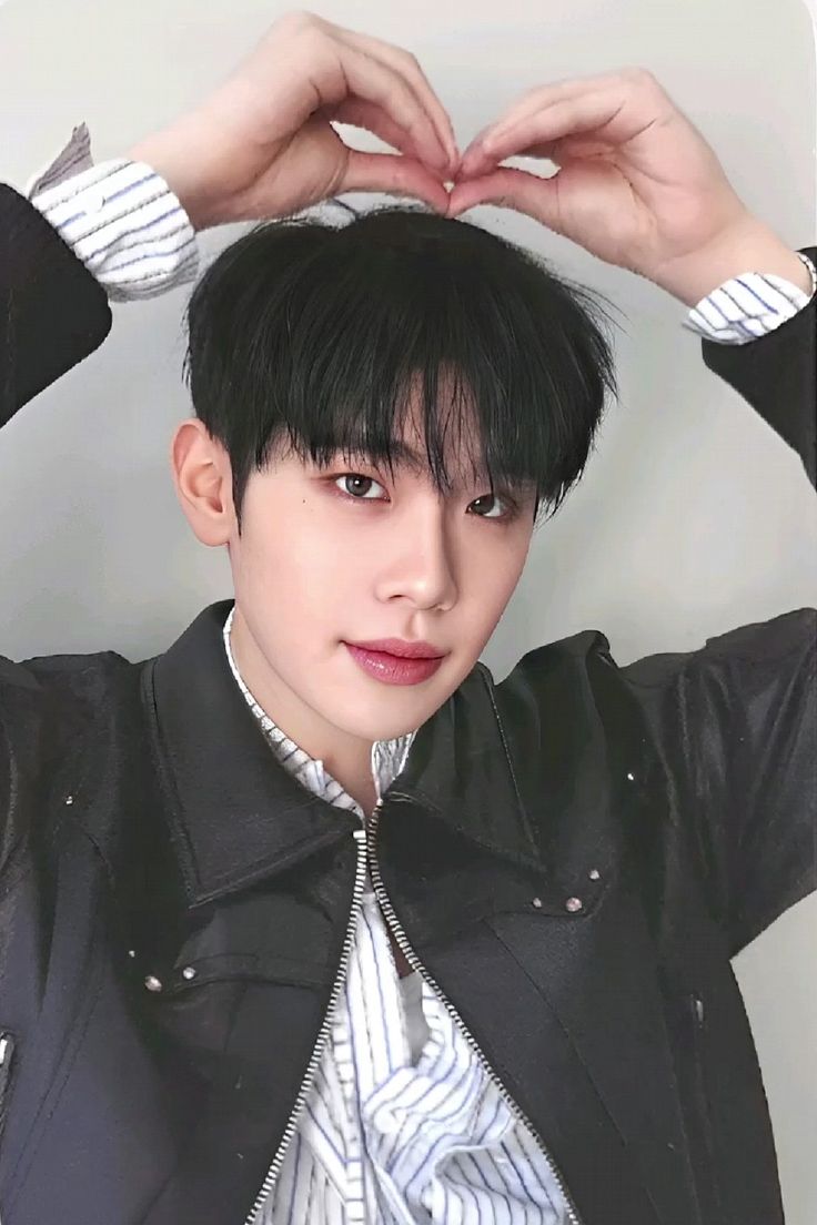 Taerae ZEROBASEONE photocard from Digipack Ver. - Preorder