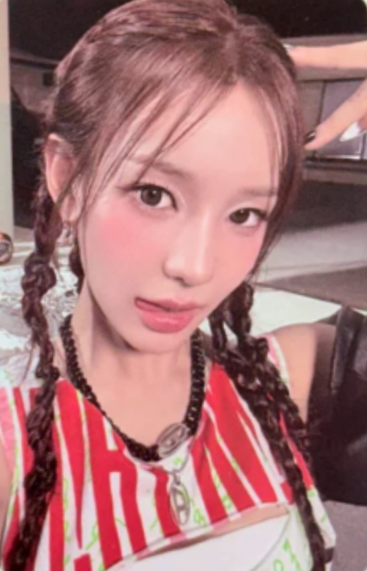 Ryu Sarang izna photocard from Photocard Pack