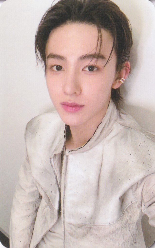 Seonghyeon CORTIS photocard from 2025 Year-end Benefit