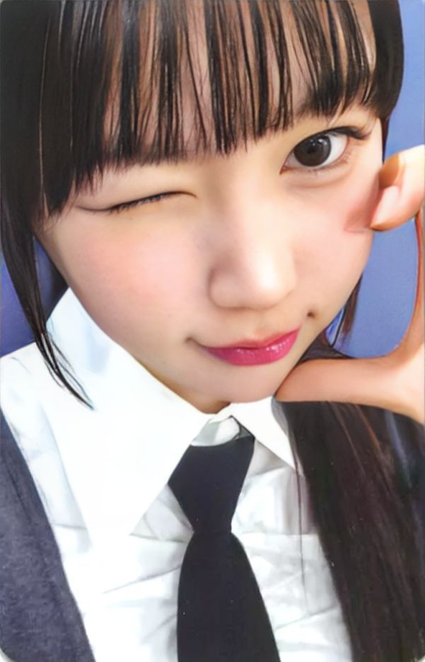 Yeon Hearts2Hearts photocard from Offline