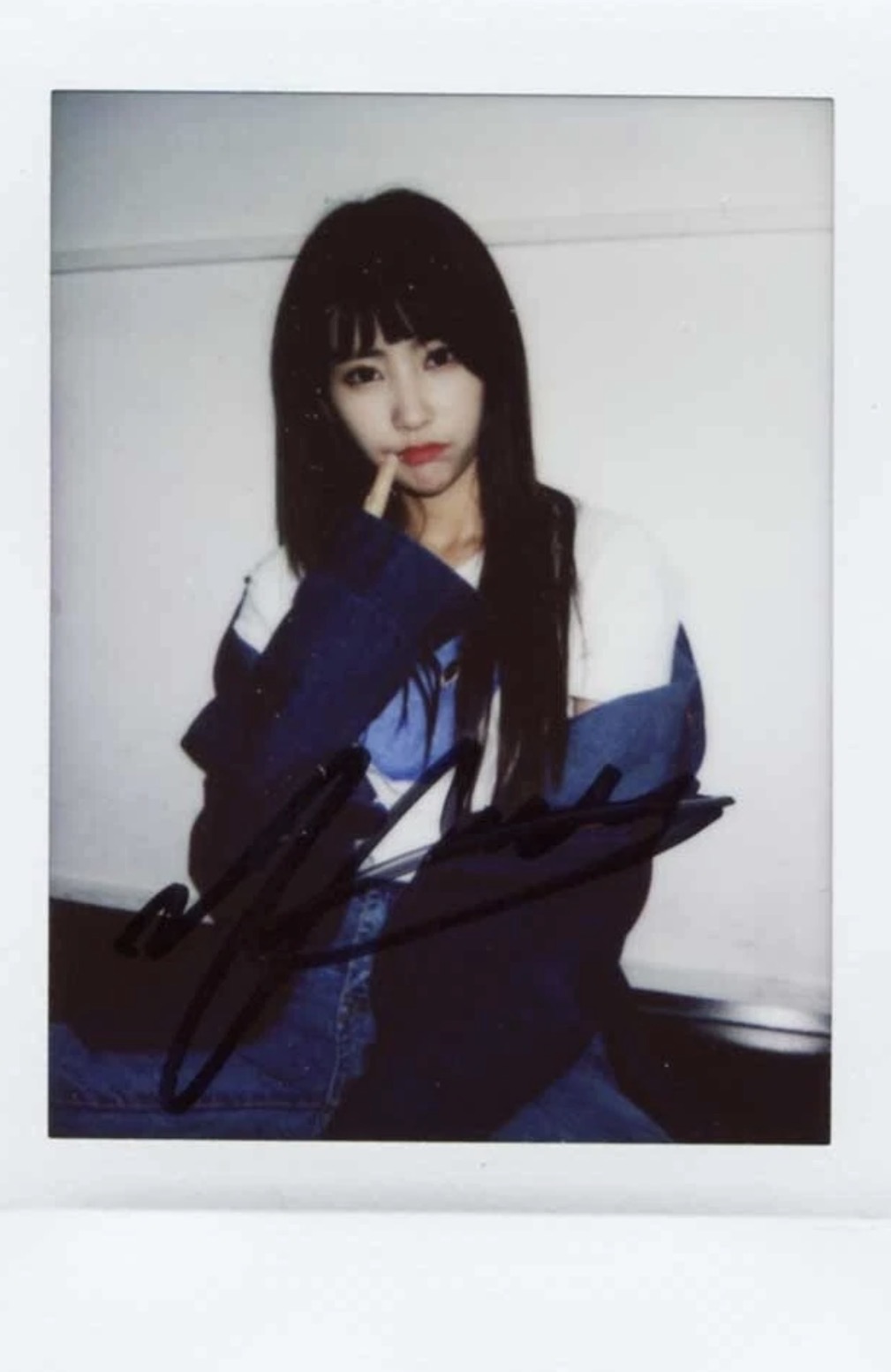 Huihyeon DIA photocard - YOLO Autographed Polaroid Benefit