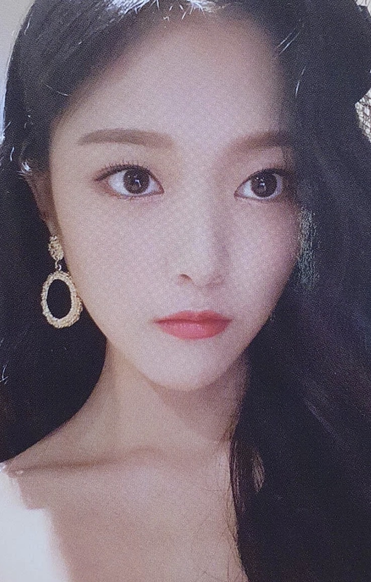 Hyunjin LOONA photocard from Photocard