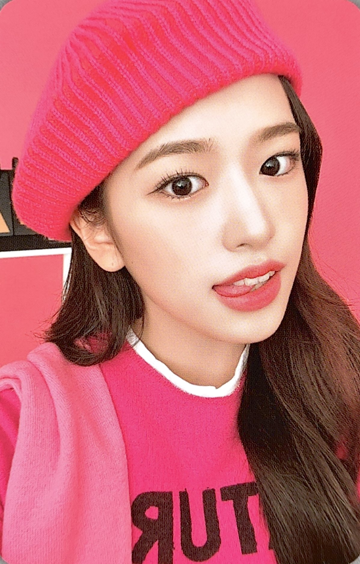 2023 Season’s Greetings ‘Ready, Get Set, IVE!’ Photocard Set