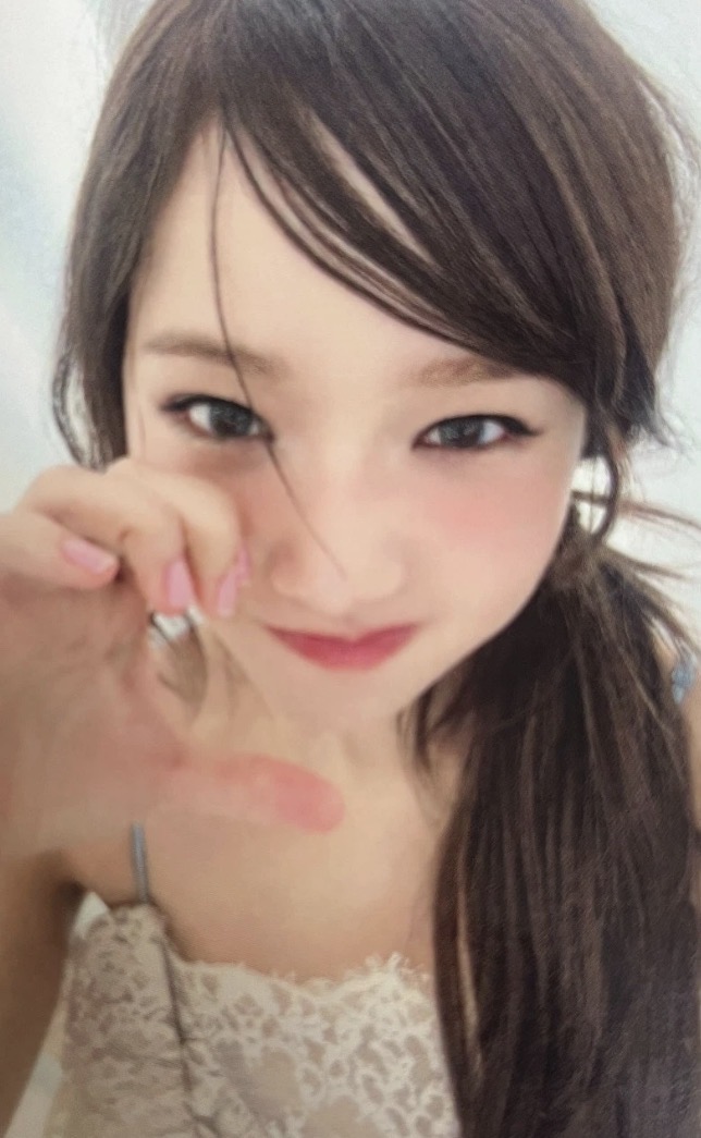 Yoojung I.O.I photocard from Benefit