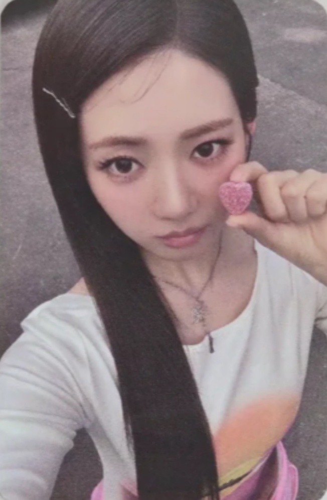 Rora BABYMONSTER photocard from Benefit