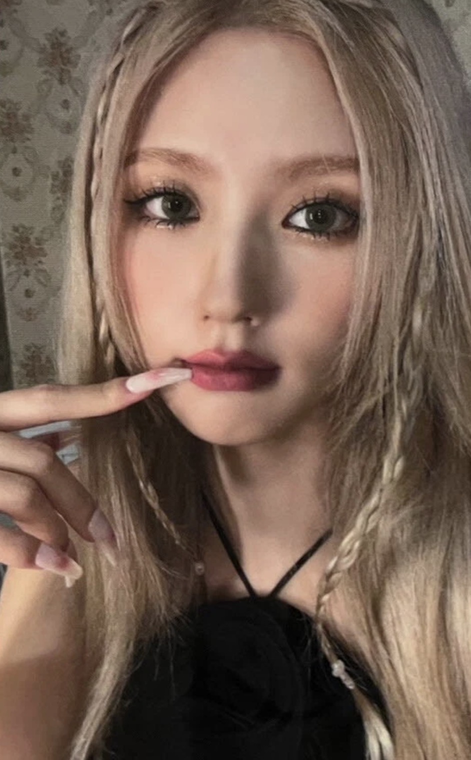 Miyeon I-DLE photocard from Selfie Benefit