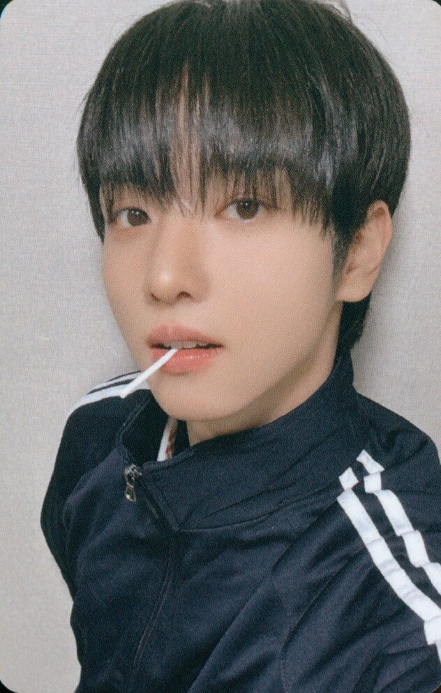 Yujun xikers photocard from Offline
