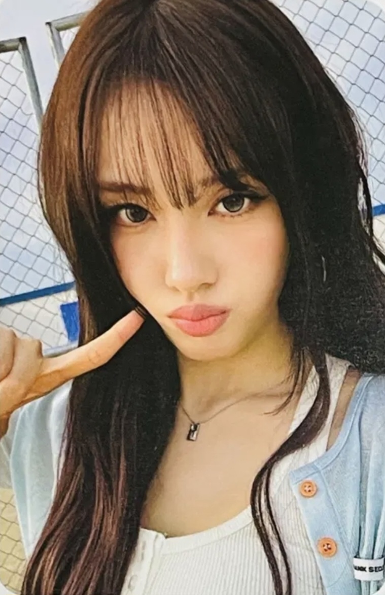 Yoon STAYC photocard from Preorder Benefit