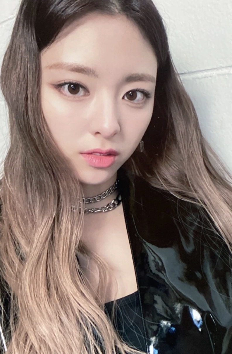 Yuna ITZY photocard from Lucky draw photo print