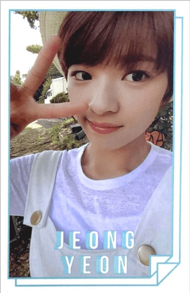 Jeongyeon TWICE photocard from Photocard