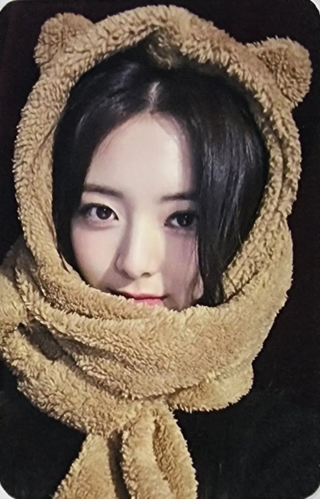 Yuna ITZY photocard from Lucky Draw