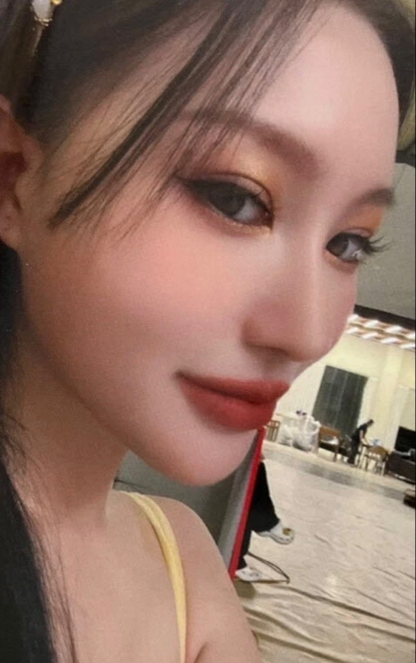 2023 Season’s Greetings Applemusic Preorder Benefit