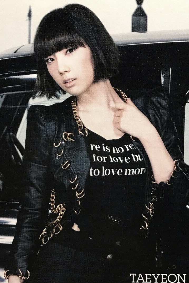 Taeyeon Girls' Generation photocard from Photocard