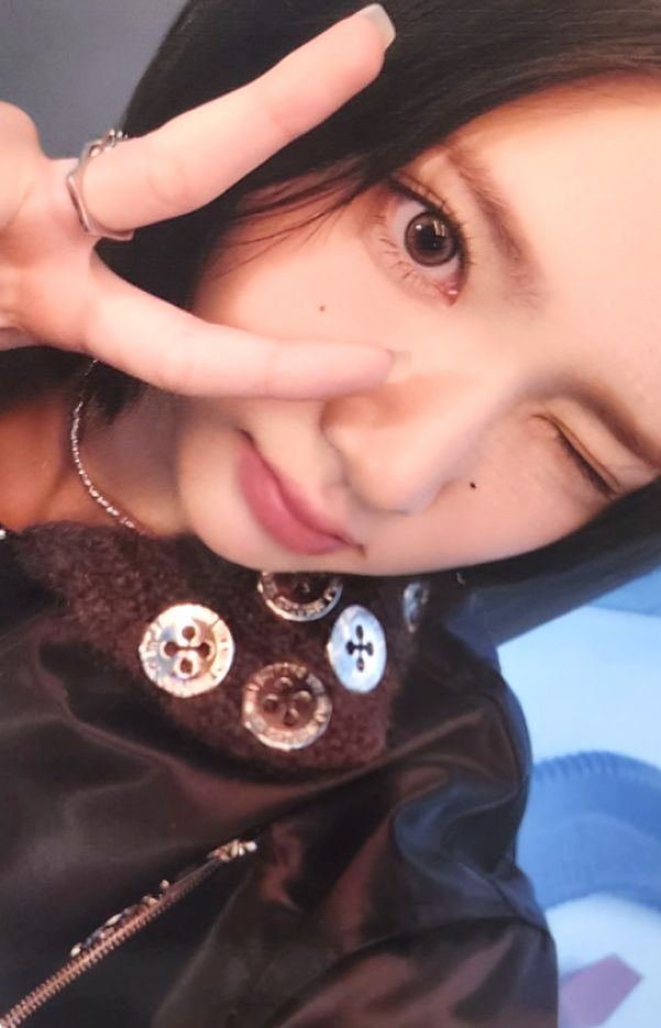 Jiwoo Hearts2Hearts photocard from Random Trading Card
