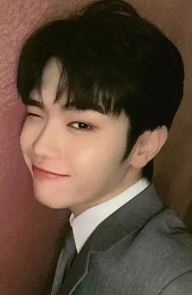 Hello82 1.0 Digipack Ver. Preorder