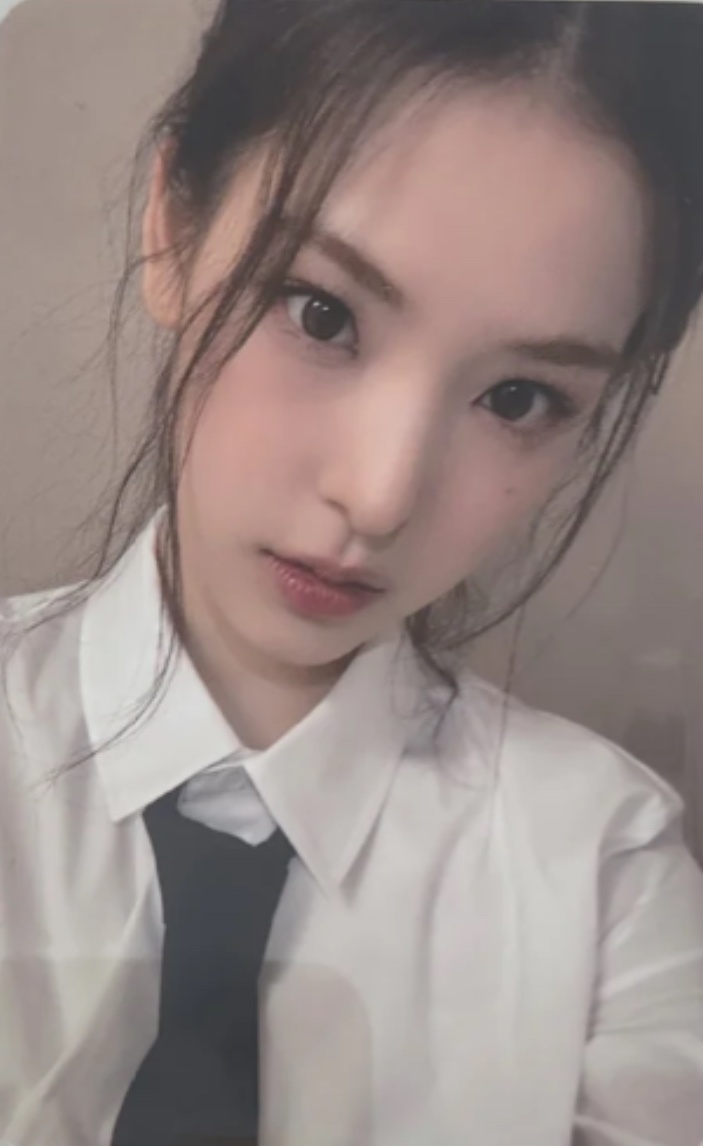 Mai izna photocard from Benefit