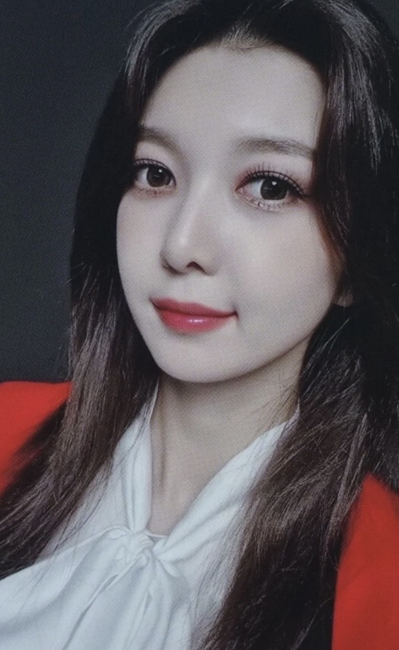 Dami Dreamcatcher photocard from Preorder Benefit