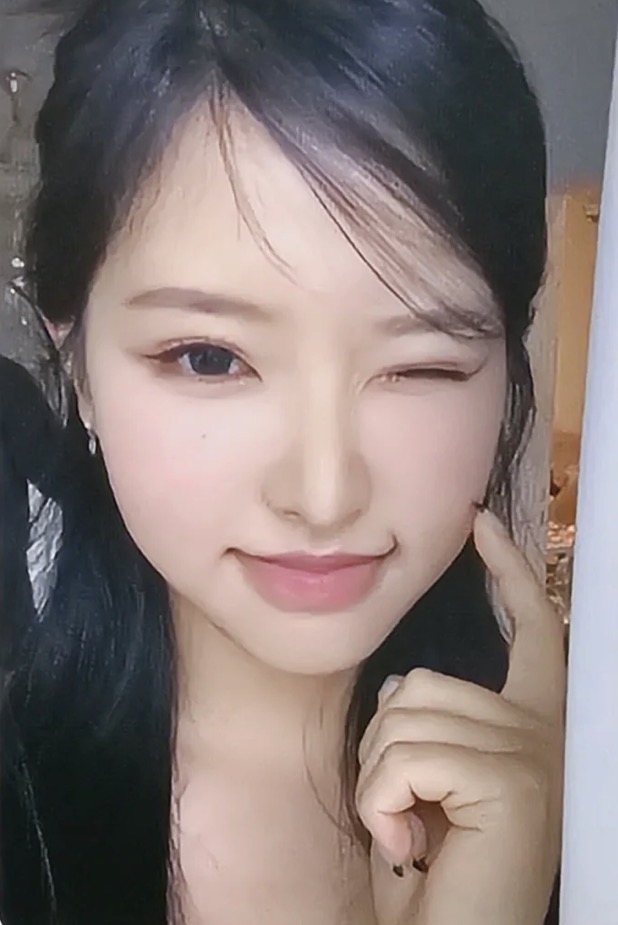 Hyeju Loossemble photocard from Photocard