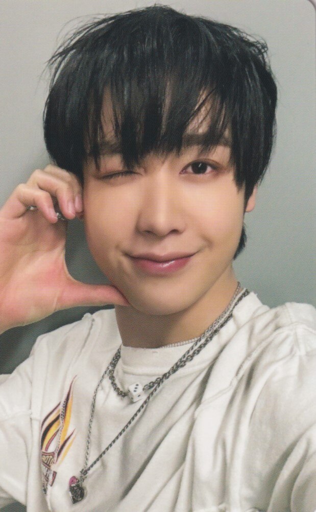 Hunter xikers photocard from Preorder Benefit