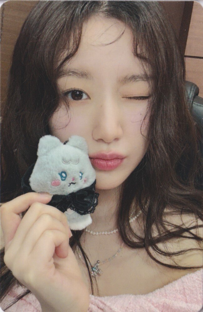 Shuhua I-DLE photocard from 5500¥ Purchase Benefit