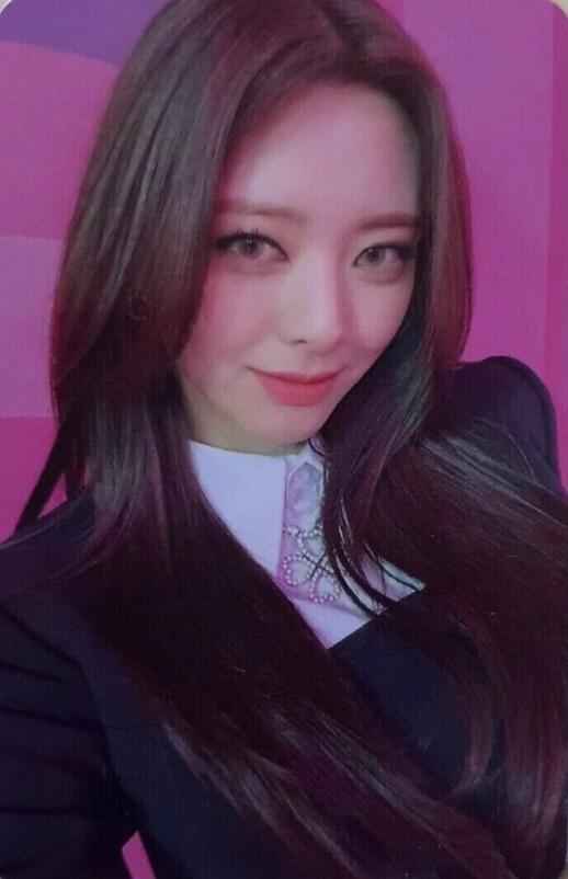 Yuna ITZY photocard from Preorder