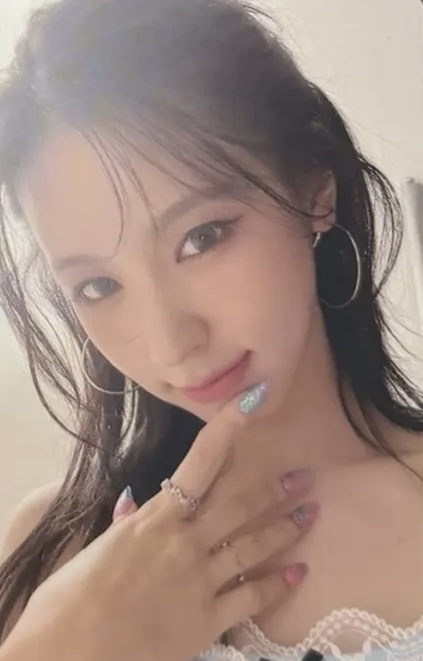 Miyeon I-DLE photocard from Photocard