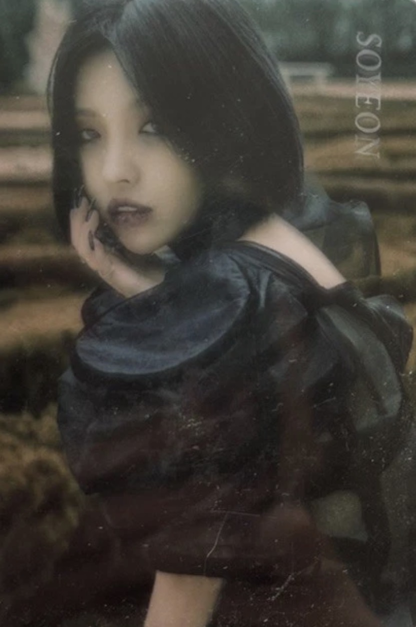 Soyeon I-DLE photocard from Translucent Photocards