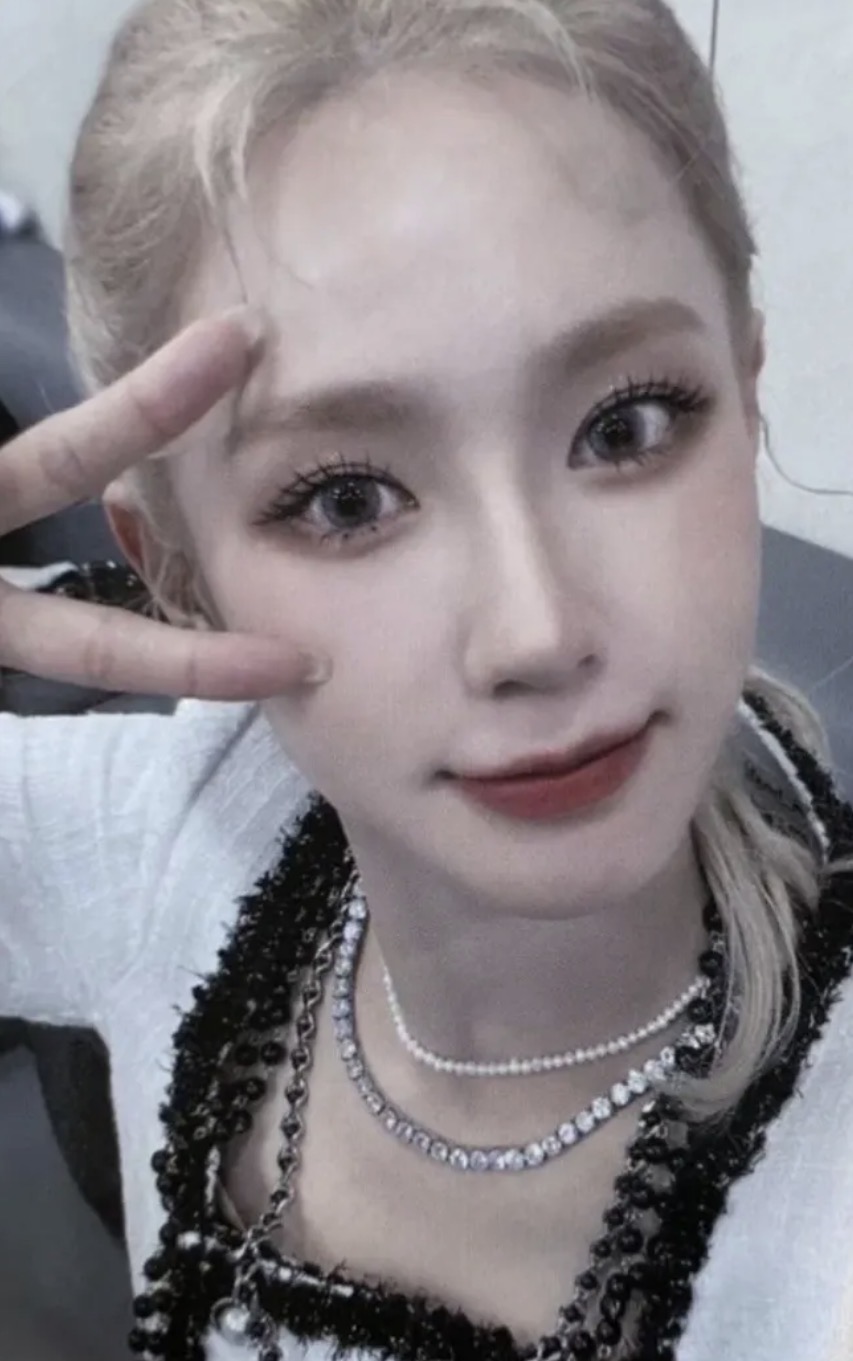 Miyeon I-DLE photocard from Offline