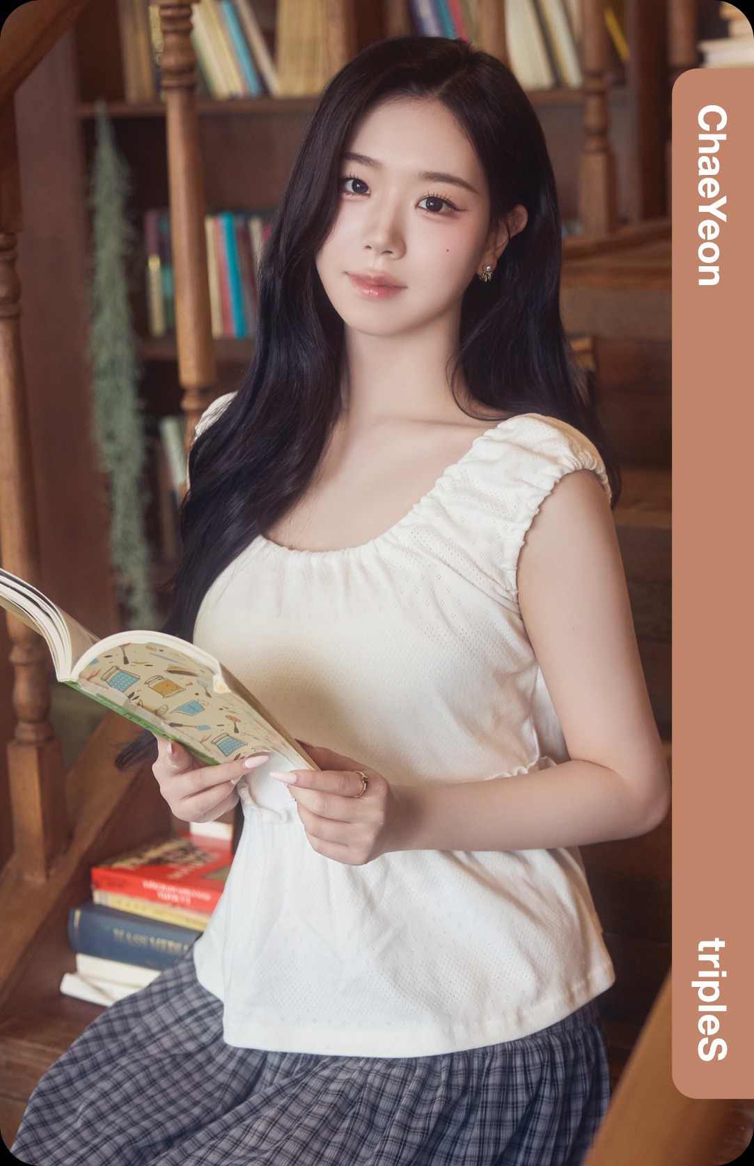 Chaeyeon tripleS photocard from Showcase Objekt Pack