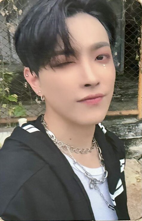 Hongjoong ATEEZ photocard from Preorder