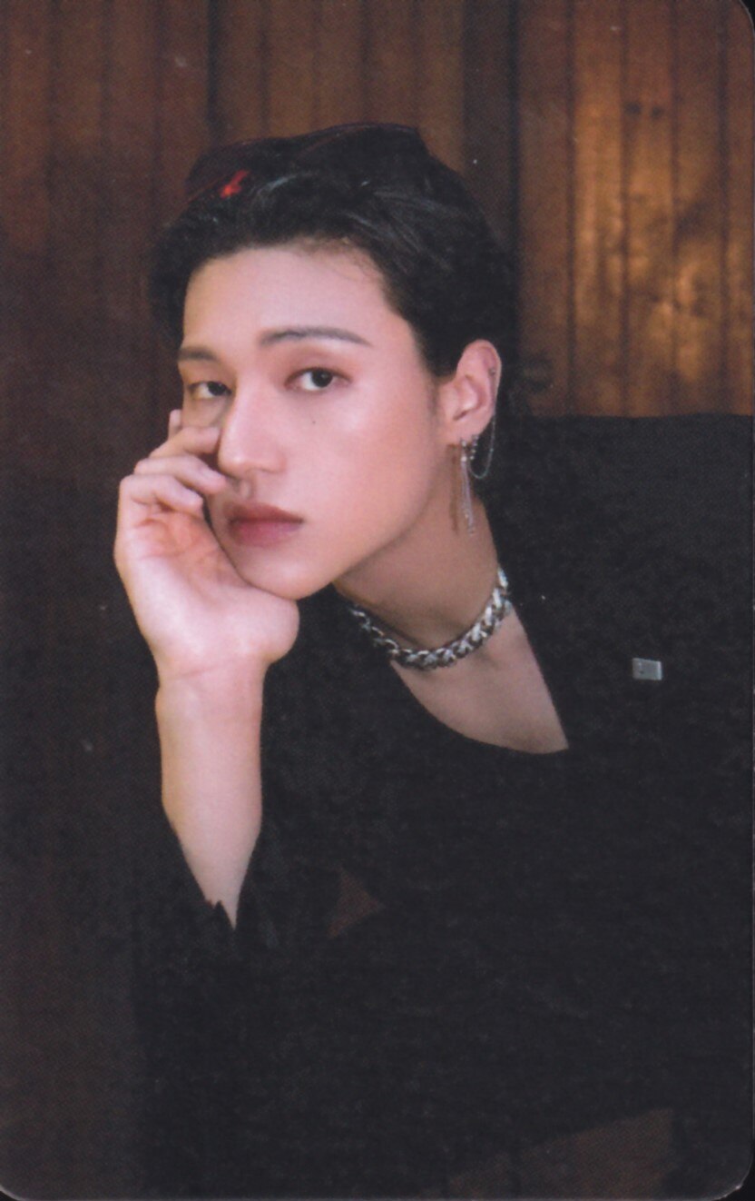 Wooyoung ATEEZ photocard - THE WORLD EP.2:
OUTLAW Mini Card (QR Type)