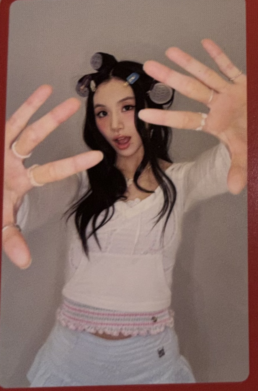 Chaeyoung TWICE photocard from Cast Ver.