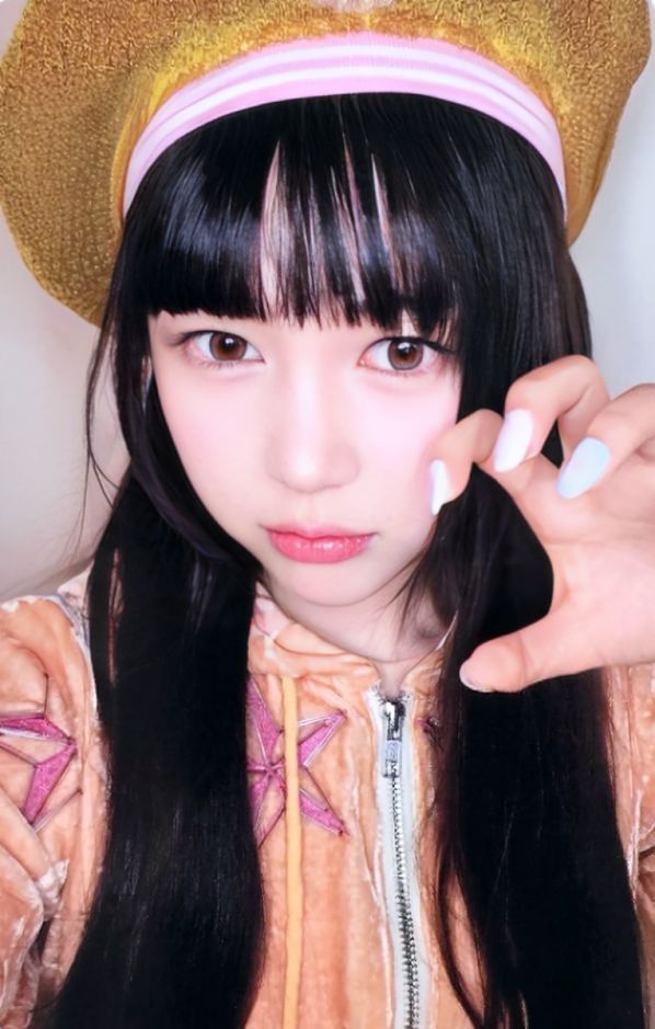 Yeon Hearts2Hearts photocard from Photocard