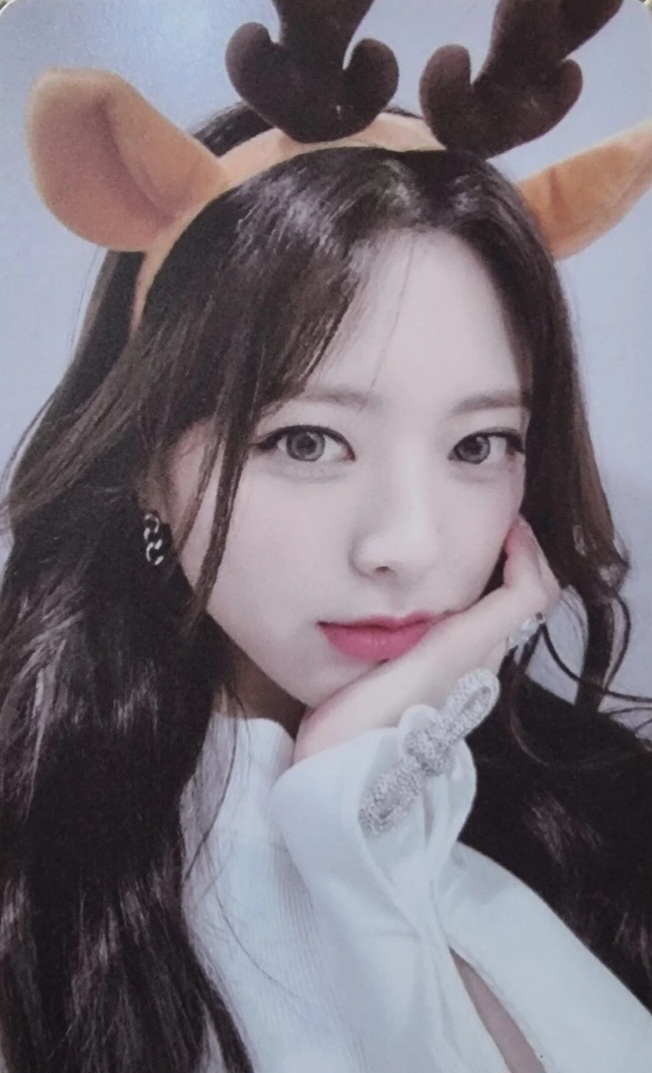 Yuna ITZY photocard from Lucky Draw