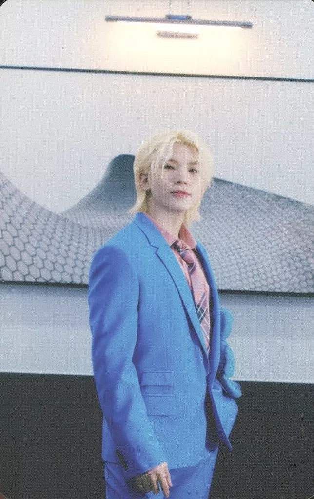 Woozi SEVENTEEN photocard - SPILL THE FEELS Booklet (Random Member set)