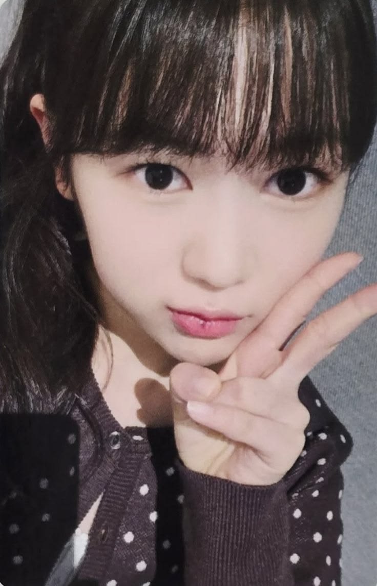 Yeon Hearts2Hearts photocard from Online
