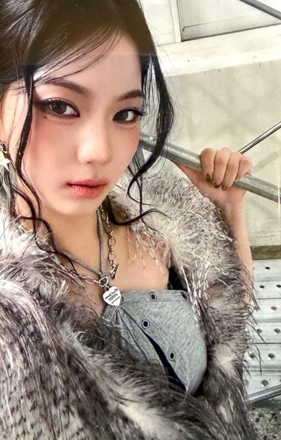 ISA STAYC photocard from Photocards