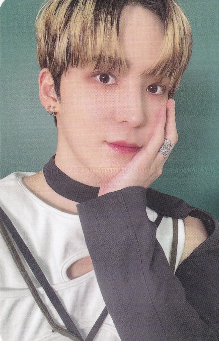 Yunho ATEEZ photocard from Offline