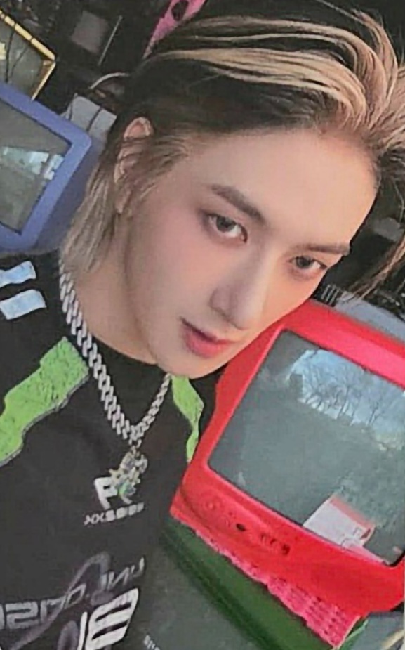 Yoonwoo TRENDZ photocard from Photocard