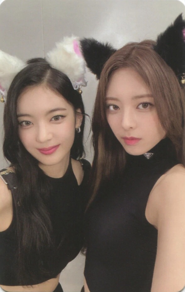  ITZY photocard - Cheshire Photocard