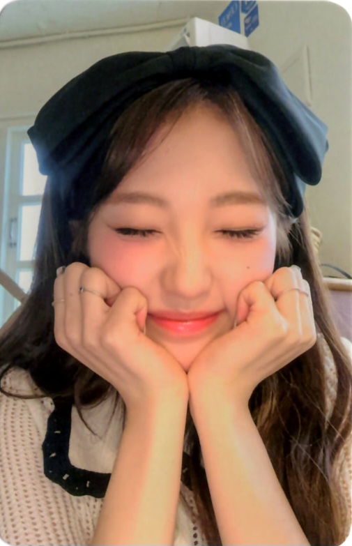 Yeojin Loossemble photocard from Photocard
