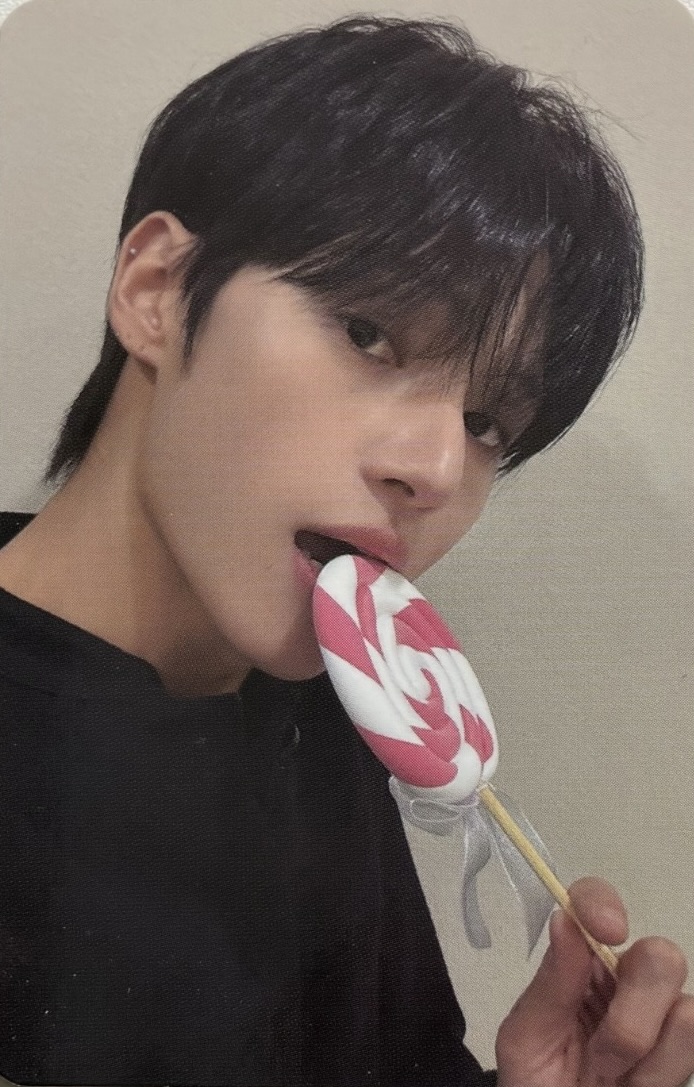 Wooyoung ATEEZ photocard from Online