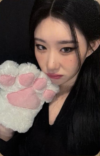 Chaeryeong ITZY photocard from Benefit