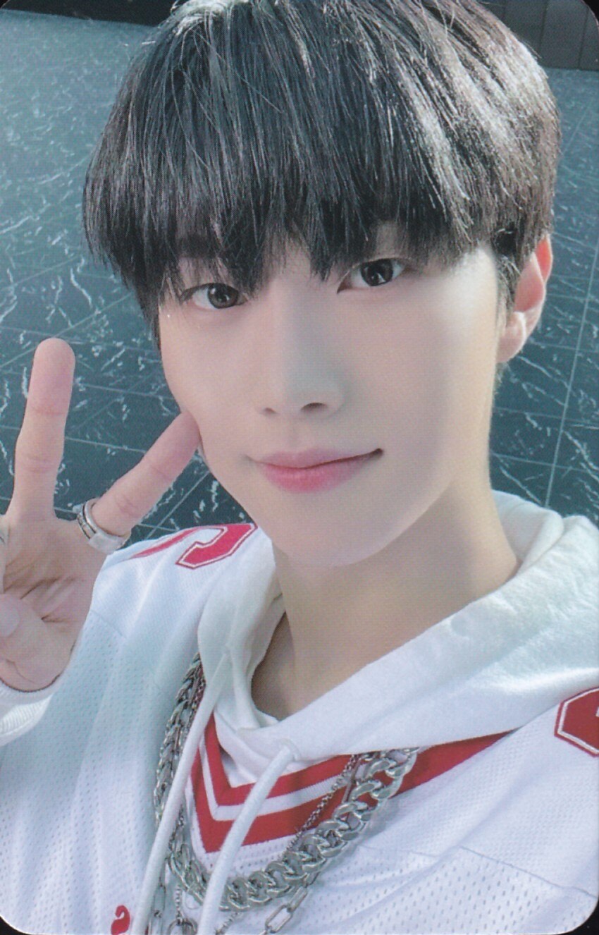 Hyunwoo xikers photocard from Benefit (Platform ver.)