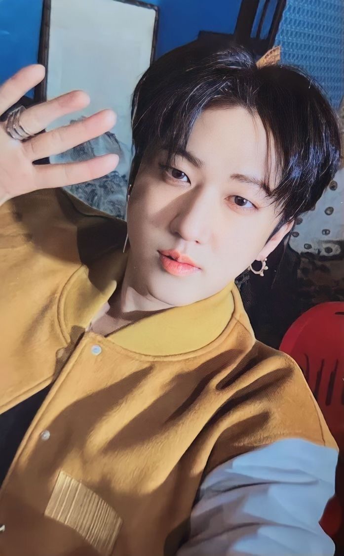 Changbin Stray Kids photocard - ★★★★★
(5-STAR)