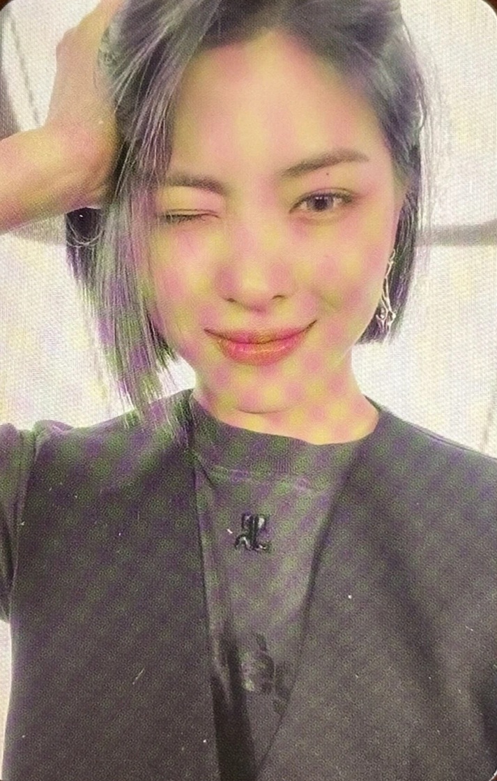 Ryujin ITZY photocard from Set Benefit