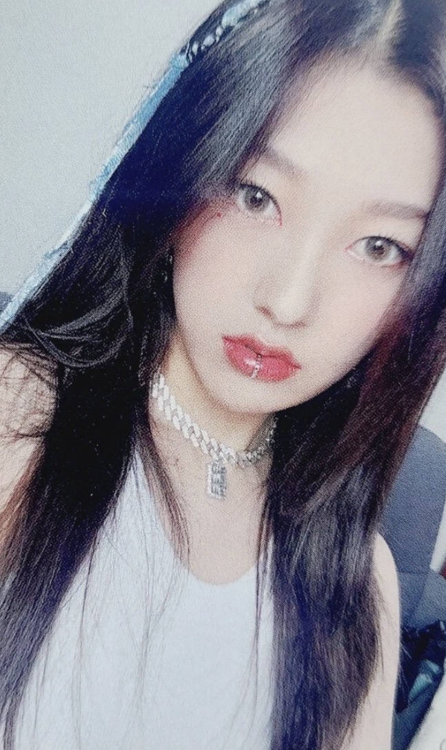 Choerry LOONA photocard from Online